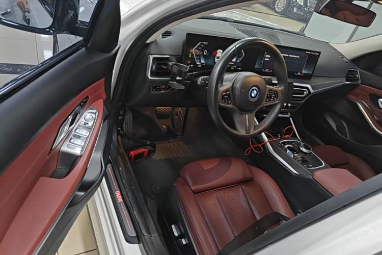 Used BMW i3 2022 eDrive 35 L Driver Seat