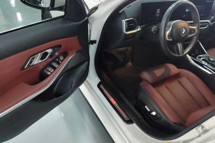 Used BMW i3 2022 eDrive 35 L Driver Seat