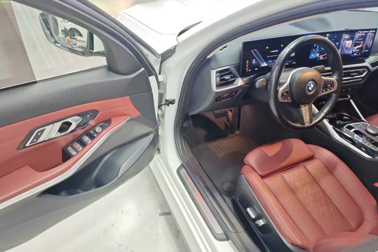 Used BMW i3 2022 eDrive 35 L Driver Seat