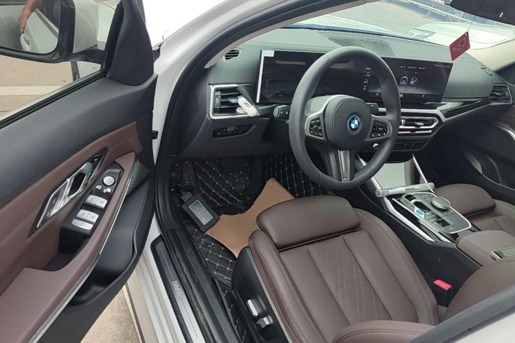 Used BMW i3 2022 eDrive 35 L Driver Seat