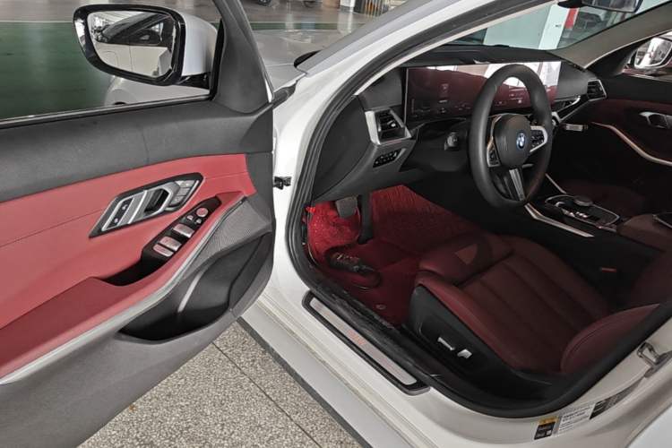 Used BMW i3 2022 eDrive 35 L Driver Seat