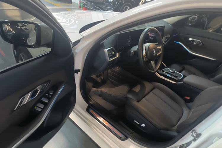 Used BMW i3 2022 eDrive 35 L Driver Seat