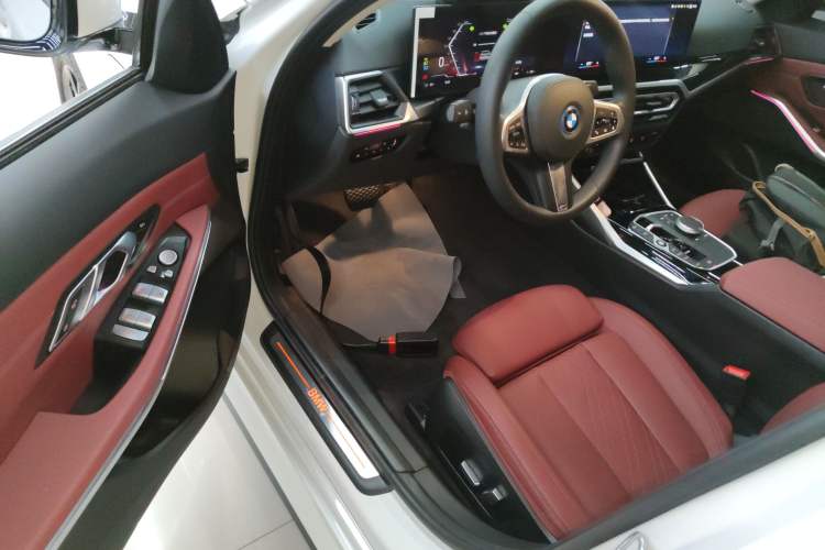 Used BMW i3 2022 eDrive 35 L Driver Seat