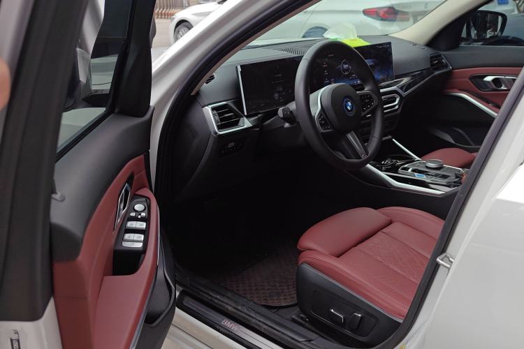 Used BMW i3 2022 eDrive 35 L Driver Seat