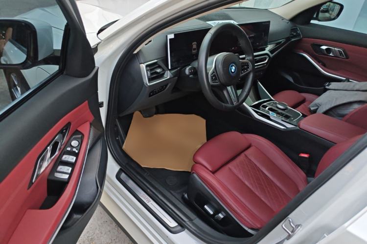 Used BMW i3 2022 eDrive 35 L Driver Seat