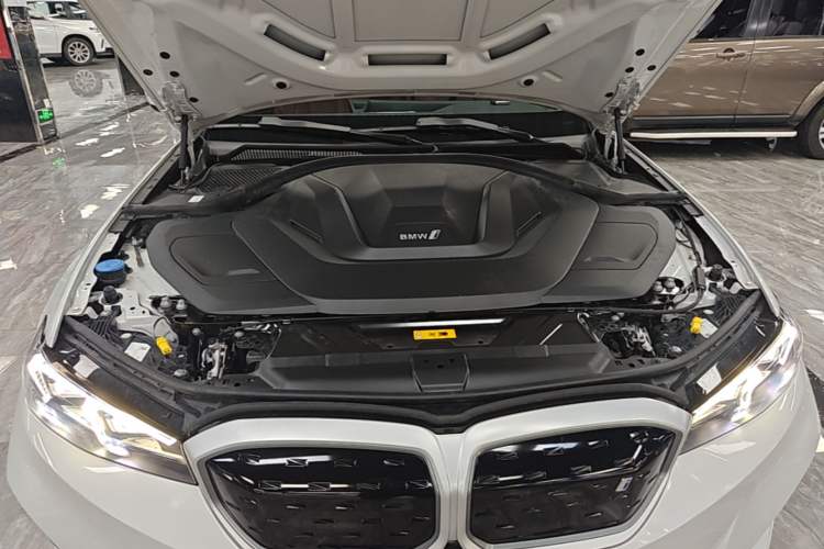 Used BMW i3 2022 eDrive 35 L Engine Bay