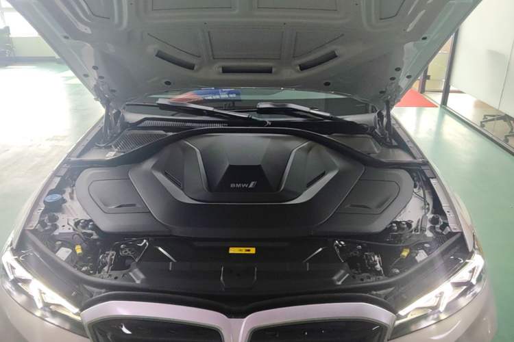 Used BMW i3 2022 eDrive 35 L Engine Bay