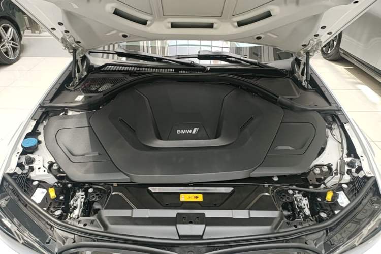 Used BMW i3 2022 eDrive 35 L Engine Bay