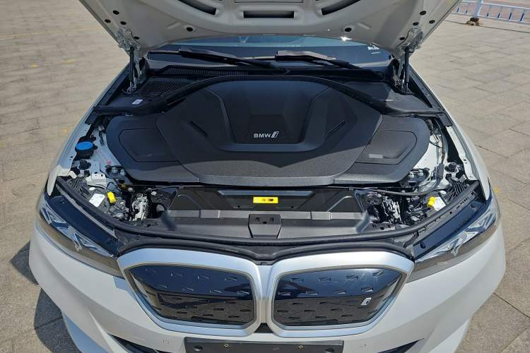 Used BMW i3 2022 eDrive 35 L Engine Bay