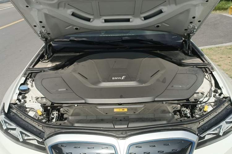 Used BMW i3 2022 eDrive 35 L Engine Bay
