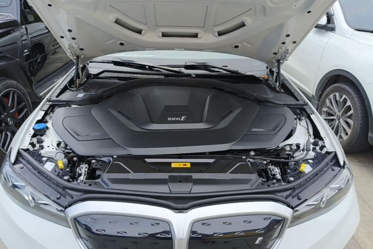 Used BMW i3 2022 eDrive 35 L Engine Bay
