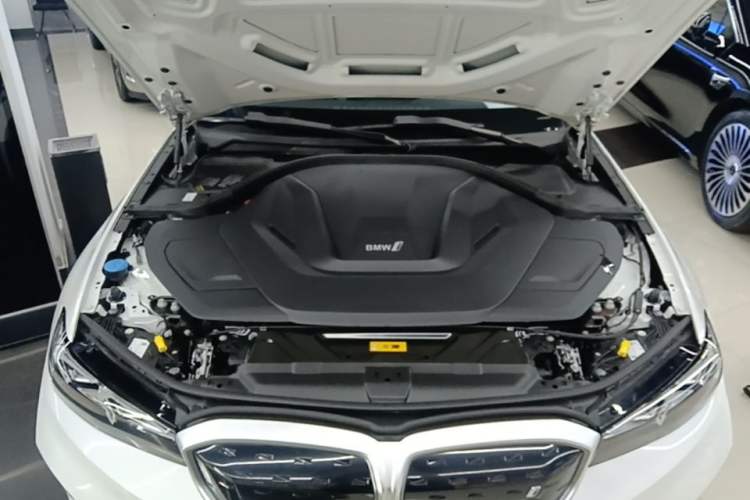 Used BMW i3 2022 eDrive 35 L Engine Bay