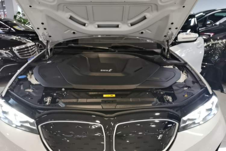 Used BMW i3 2022 eDrive 35 L Engine Bay