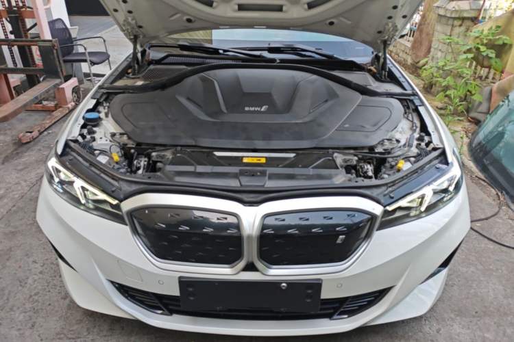 Used BMW i3 2022 eDrive 35 L Engine Bay