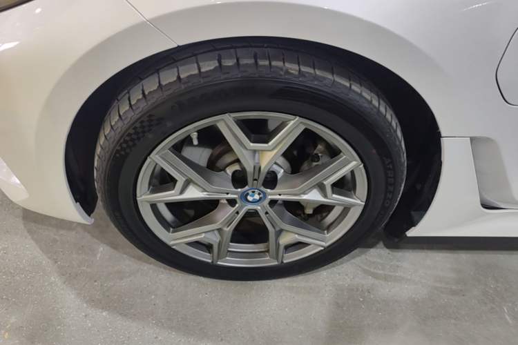 Used BMW i3 2022 eDrive 35 L Exterior 4