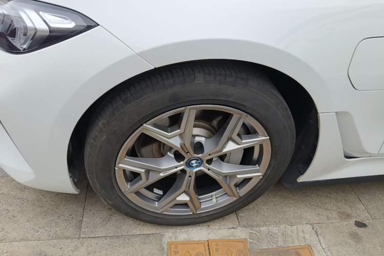 Used BMW i3 2022 eDrive 35 L Exterior 4