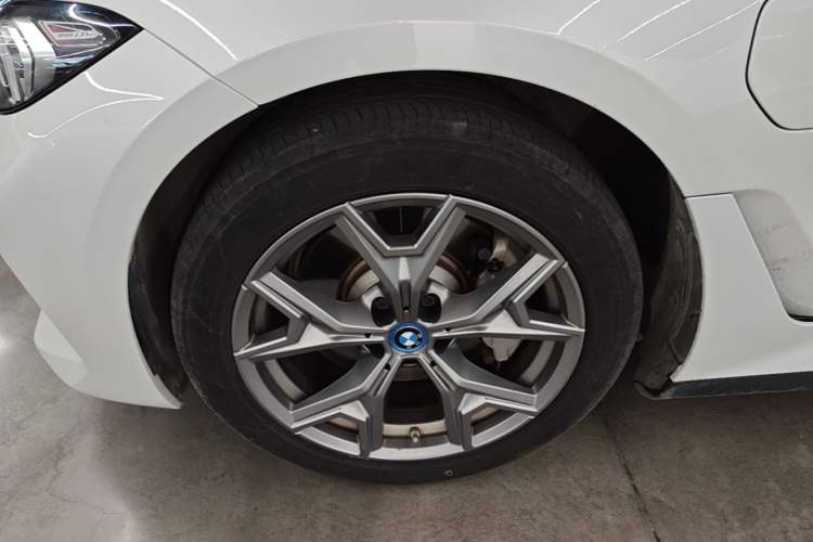 Used BMW i3 2022 eDrive 35 L Exterior 4