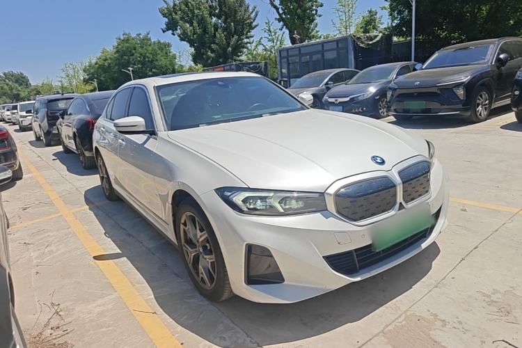 Used BMW i3 2022 eDrive 35 L Front Right 45 Deg