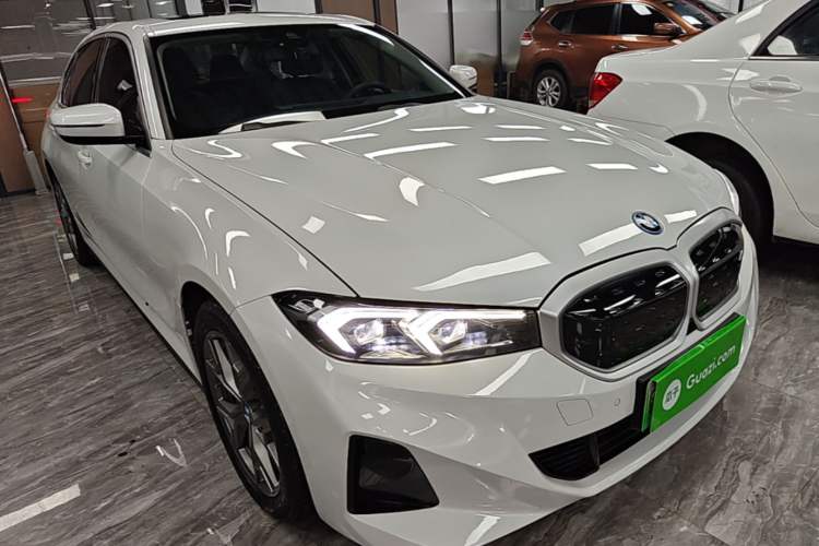 Used BMW i3 2022 eDrive 35 L Front Right 45 Deg