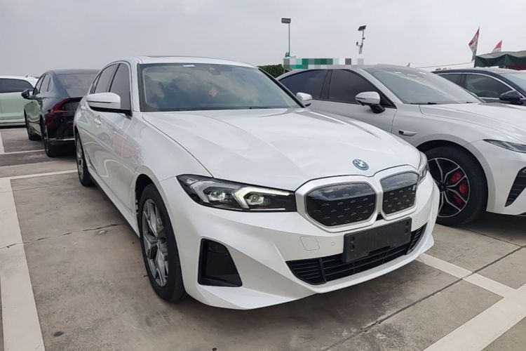 Used BMW i3 2022 eDrive 35 L Front Right 45 Deg