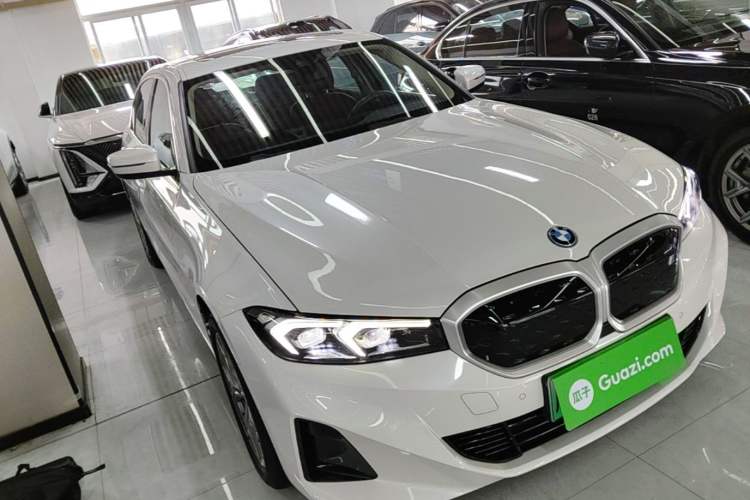 Used BMW i3 2022 eDrive 35 L Front Right 45 Deg