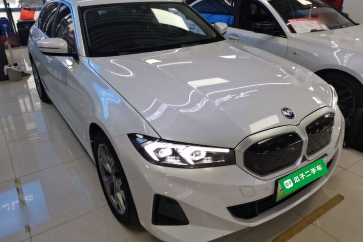 Used BMW i3 2022 eDrive 35 L Front Right 45 Deg
