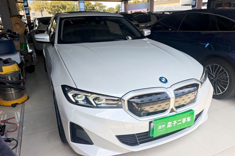 Used BMW i3 2022 eDrive 35 L Front Right 45 Deg