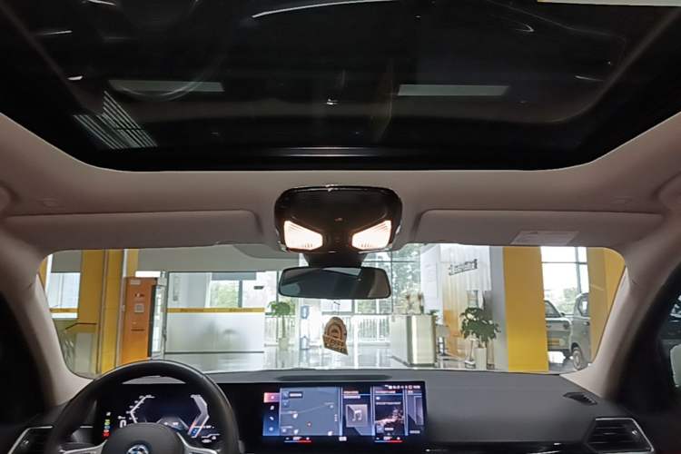 Used BMW i3 2022 eDrive 35 L Headliner