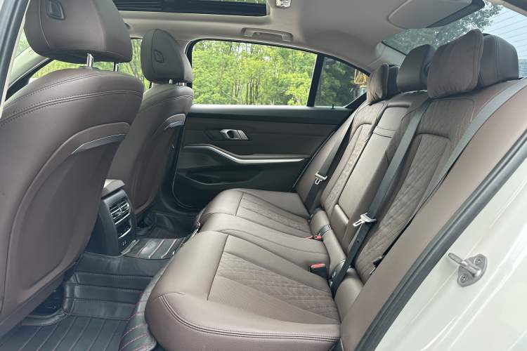 Used BMW i3 2022 eDrive 35 L Interior 10