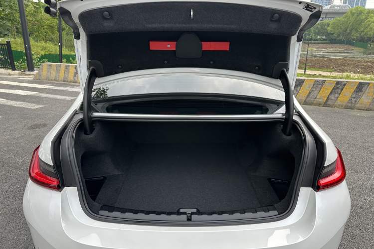 Used BMW i3 2022 eDrive 35 L Interior 12