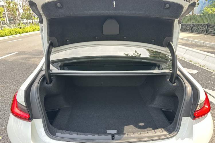 Used BMW i3 2022 eDrive 35 L Interior 12