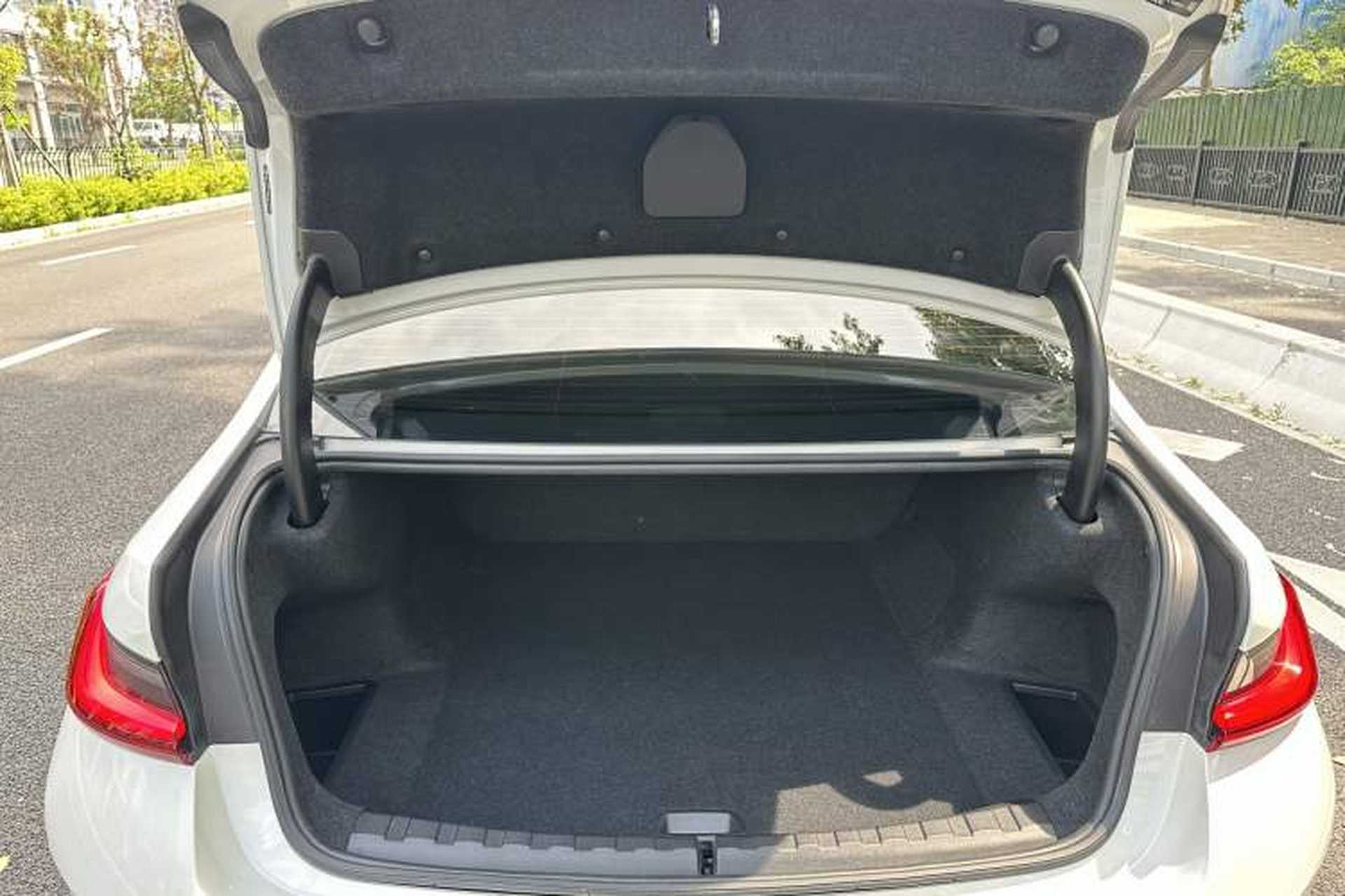 Used BMW i3 2022 eDrive 35 L Interior 12