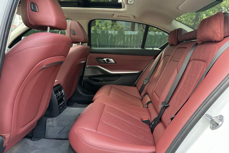 Used BMW i3 2022 eDrive 35 L Interior 2
