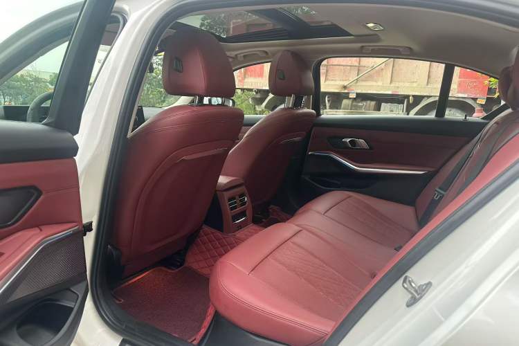 Used BMW i3 2022 eDrive 35 L Interior 3