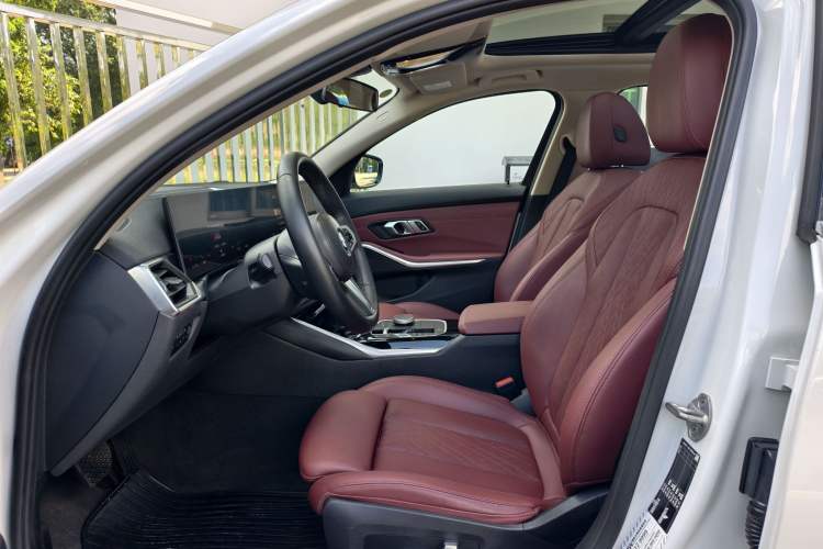 Used BMW i3 2022 eDrive 35 L Interior 3