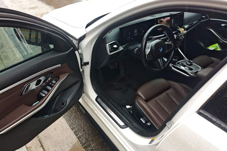 Used BMW i3 2022 eDrive 35 L Interior 3