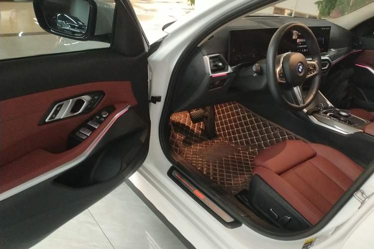 Used BMW i3 2022 eDrive 35 L Interior 3