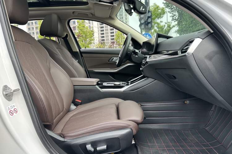 Used BMW i3 2022 eDrive 35 L Interior 3