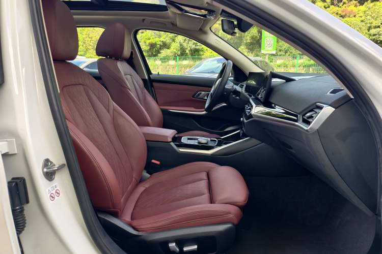 Used BMW i3 2022 eDrive 35 L Interior 4