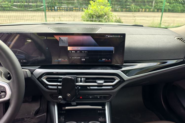 Used BMW i3 2022 eDrive 35 L Interior 4