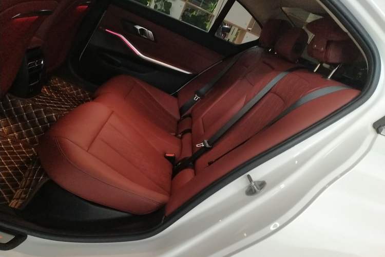 Used BMW i3 2022 eDrive 35 L Interior 4