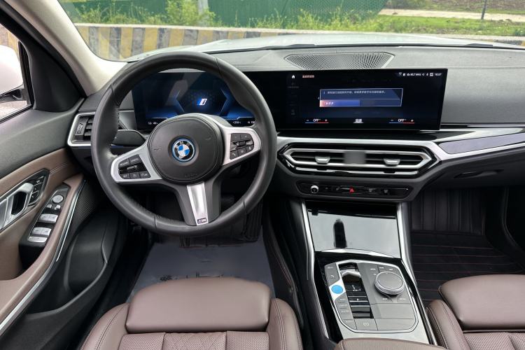 Used BMW i3 2022 eDrive 35 L Interior 4