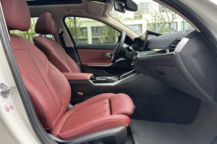 Used BMW i3 2022 eDrive 35 L Interior 4