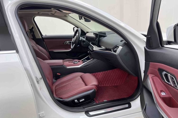 Used BMW i3 2022 eDrive 35 L Interior 5