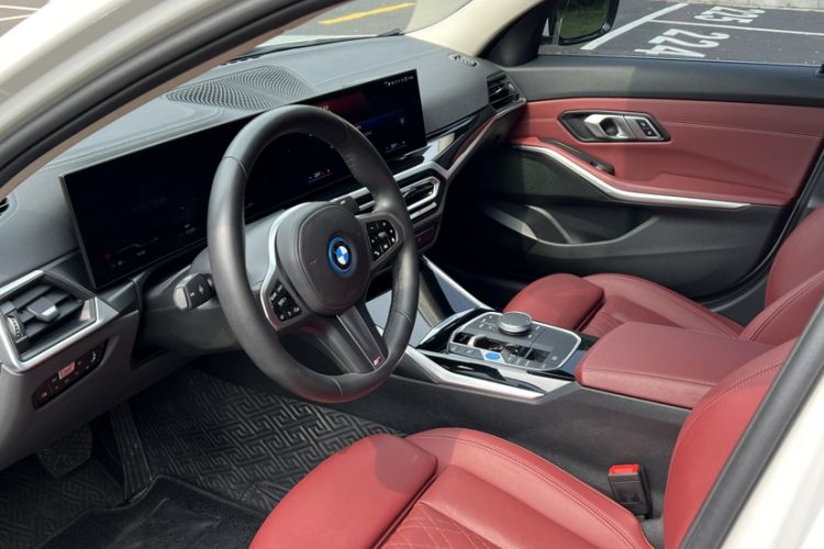 Used BMW i3 2022 eDrive 35 L Interior 5