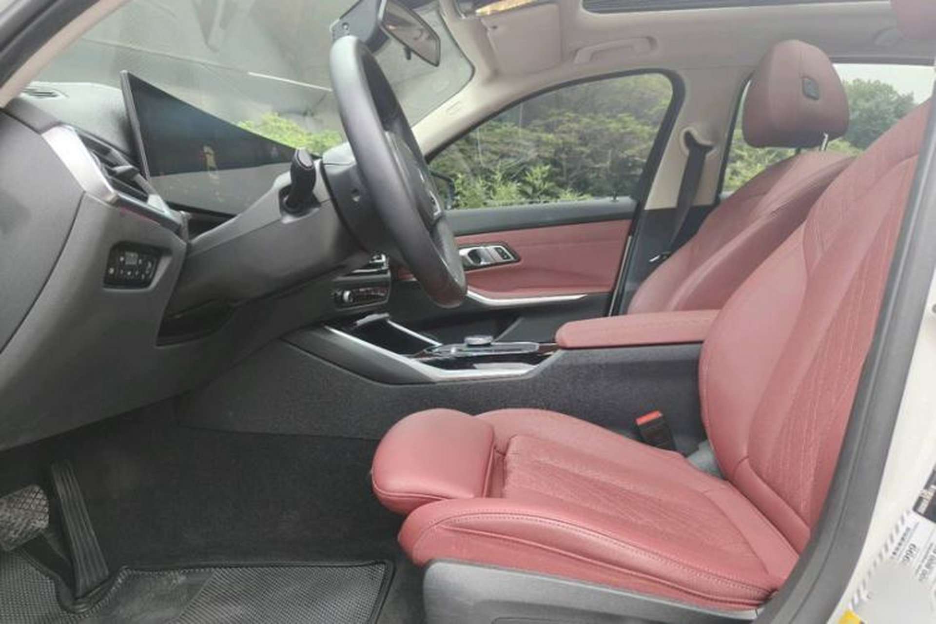 Used BMW i3 2022 eDrive 35 L Interior 5