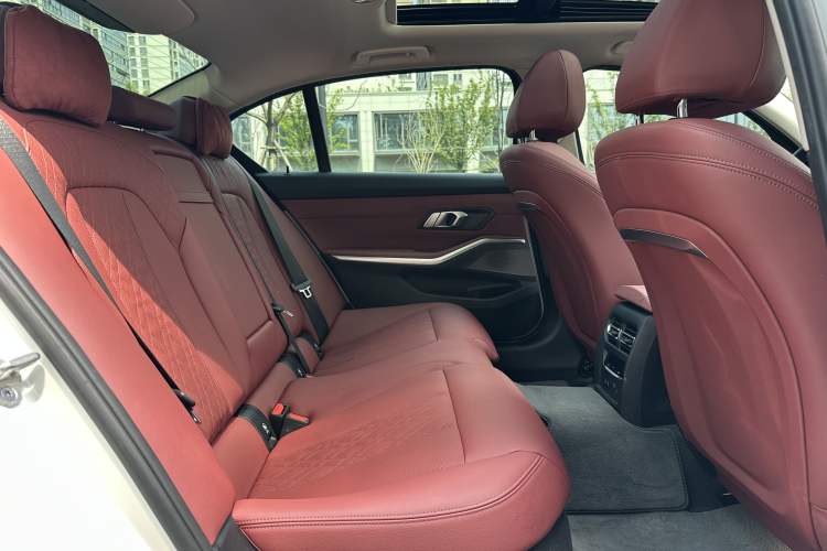 Used BMW i3 2022 eDrive 35 L Interior 5