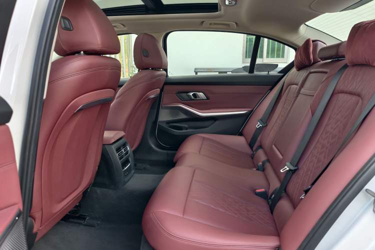 Used BMW i3 2022 eDrive 35 L Interior 6