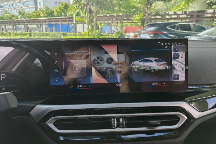 Used BMW i3 2022 eDrive 35 L Interior 6
