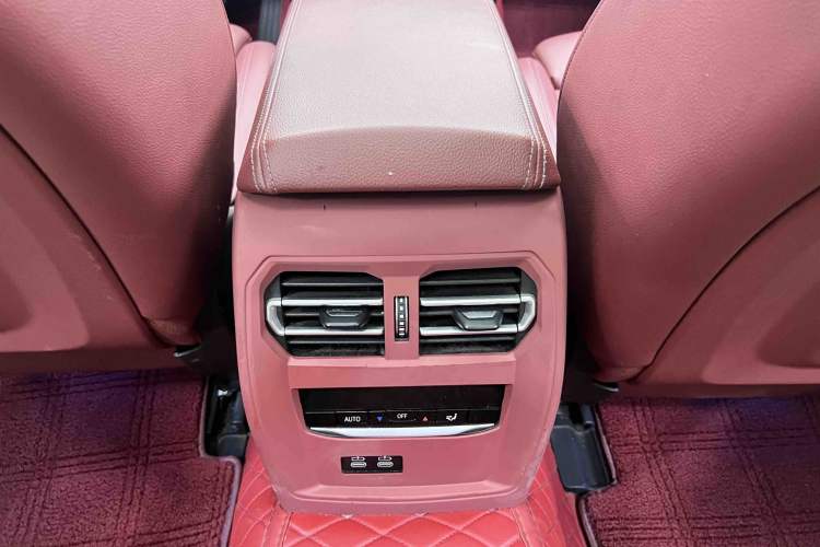 Used BMW i3 2022 eDrive 35 L Interior 6